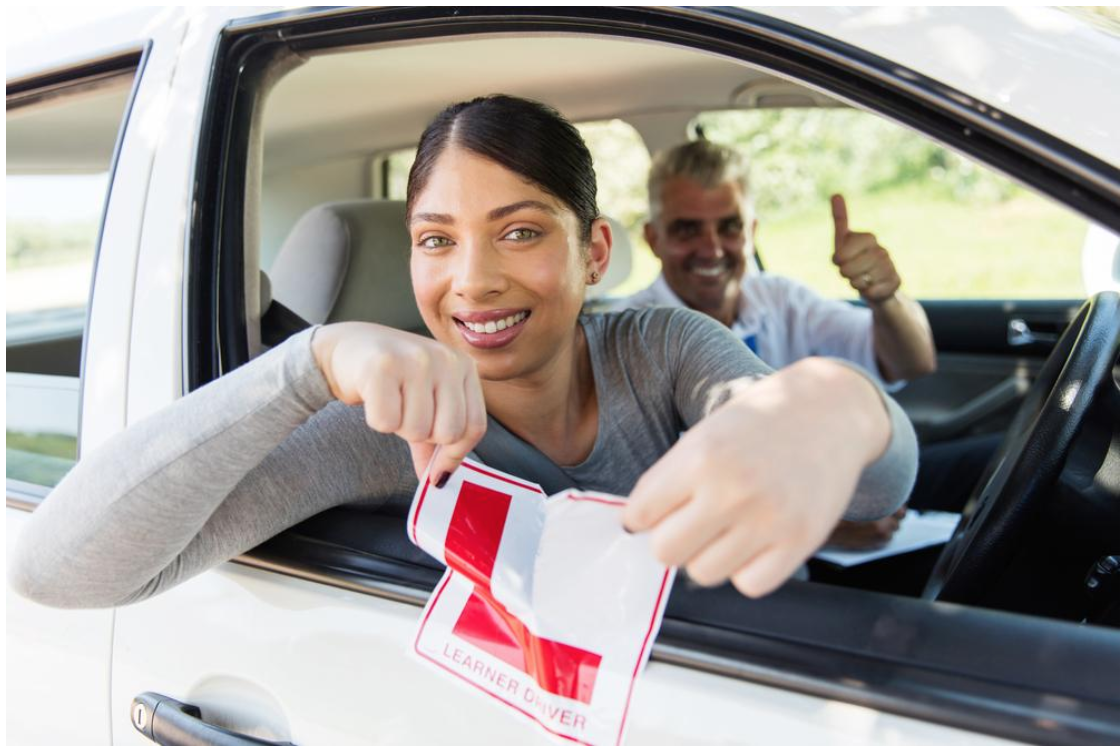 She drive a car now. Срывать машину. Семейный водитель картинка. The girl got her Driver's License.